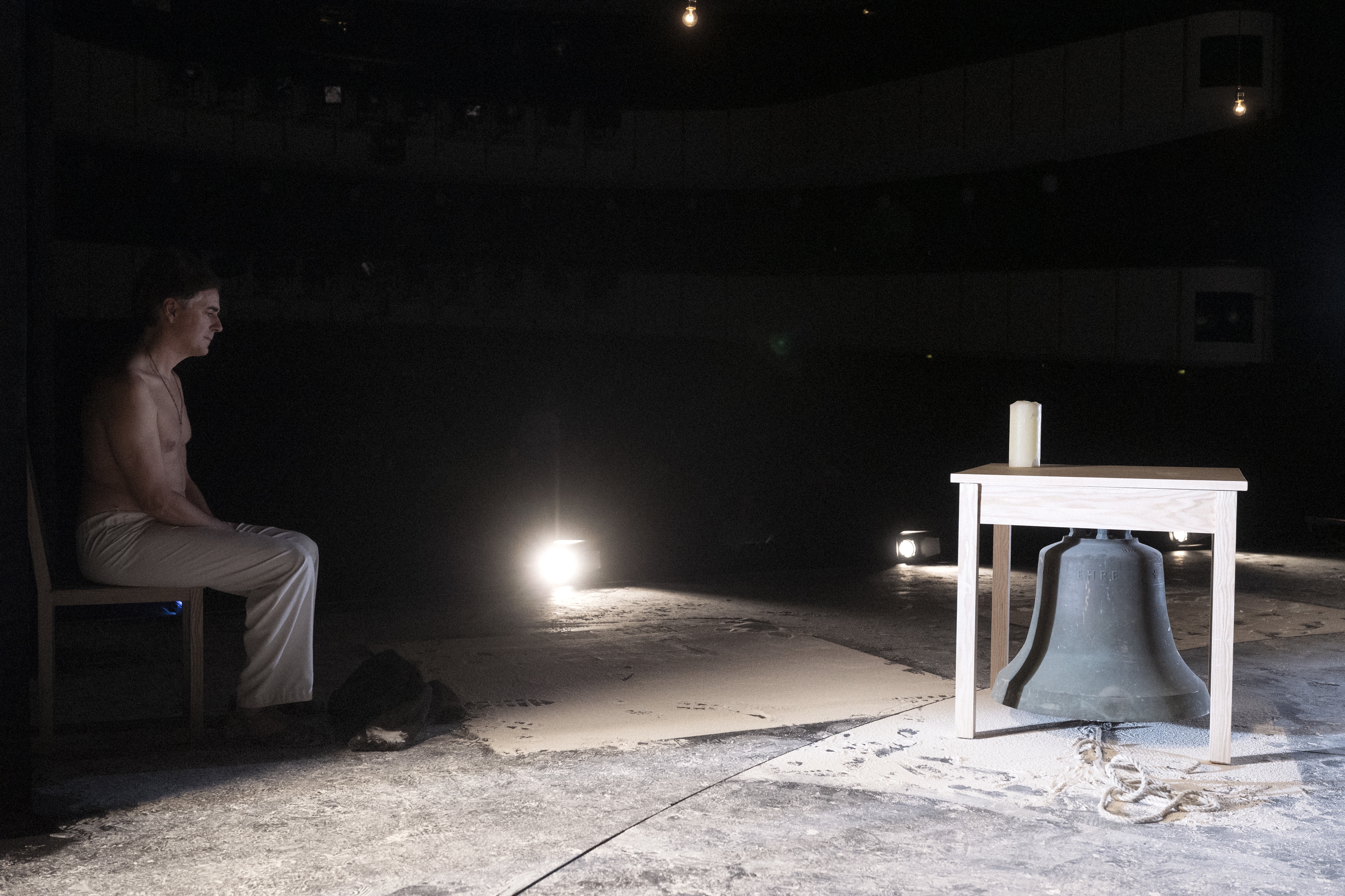 Glocke im Thalia-Theater September 2021 (Foto: Armin Smailovic)